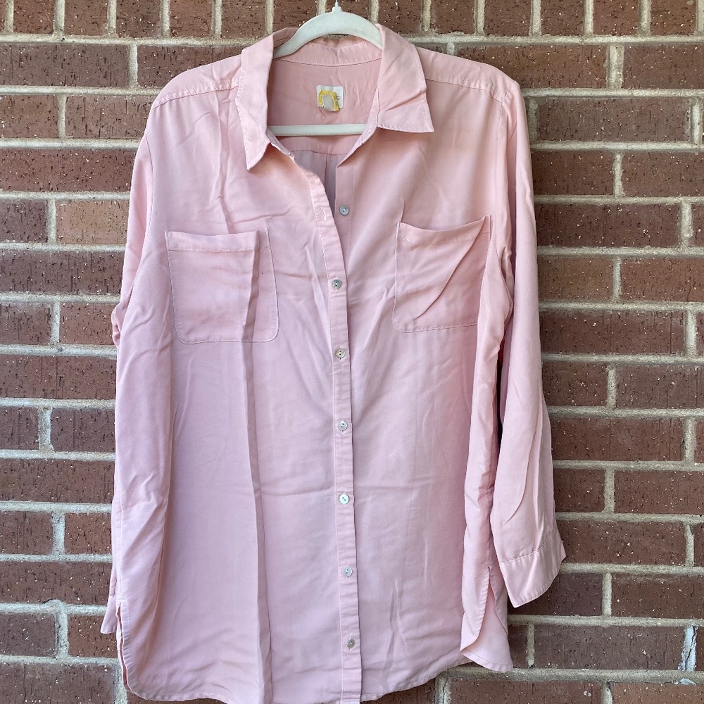 Women’s button-down dress shirt by Chico's in size 3